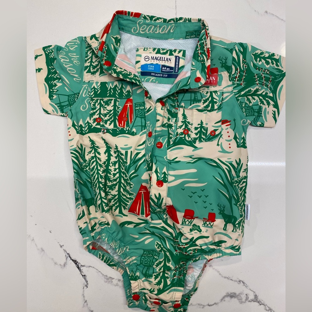Magellan Christmas Size 6-9 months